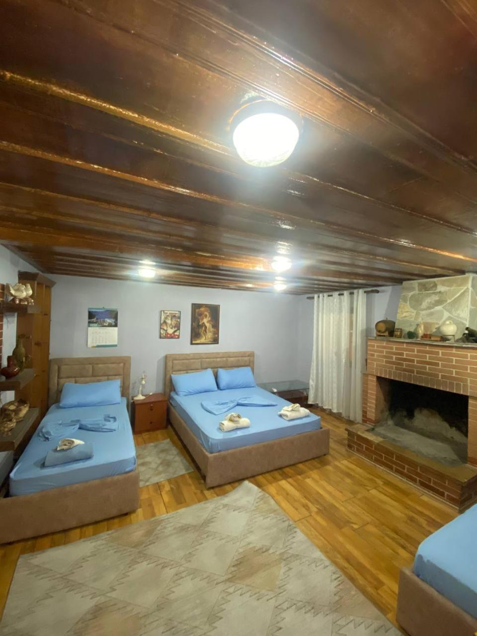 Kulla E Vjeter Hotel Koman Bagian luar foto